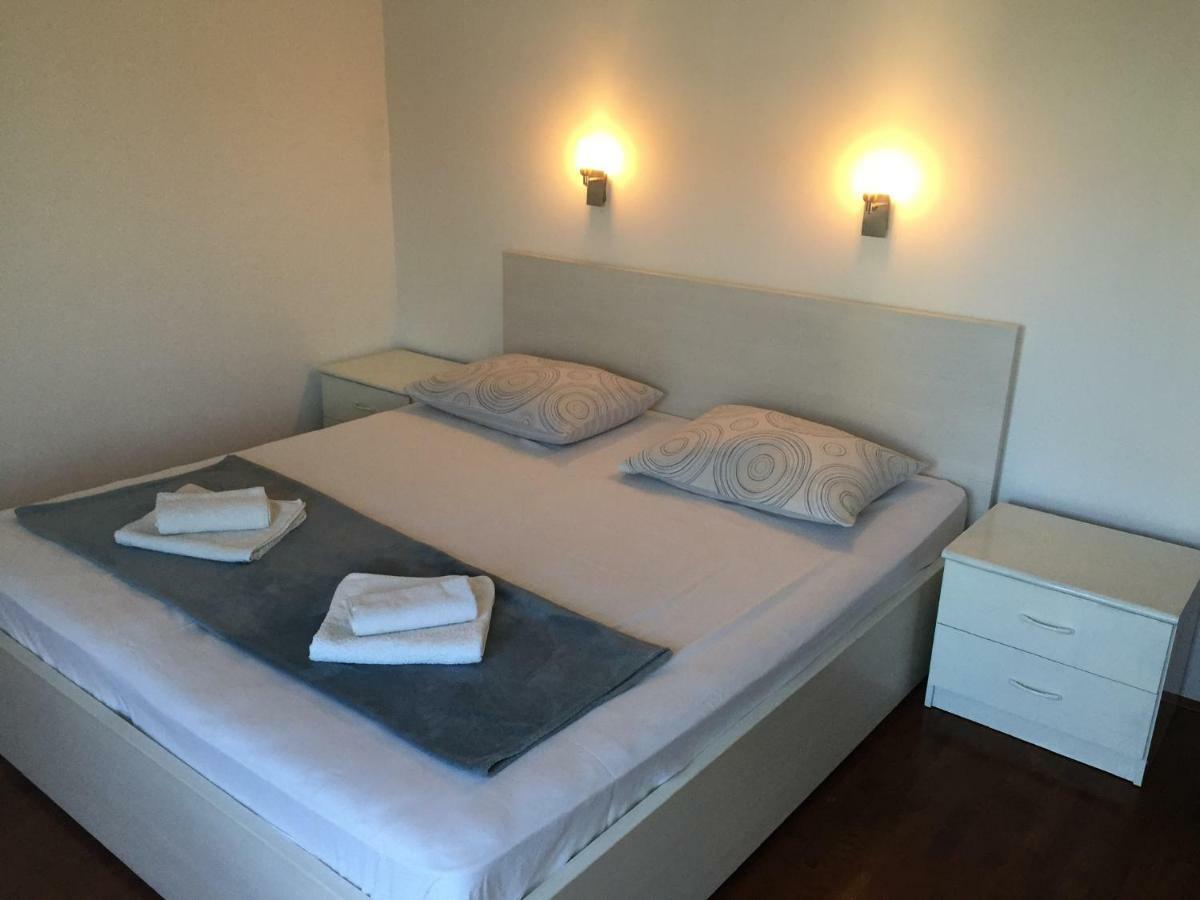 Apartman Mila Apartamento Kaštela Exterior foto